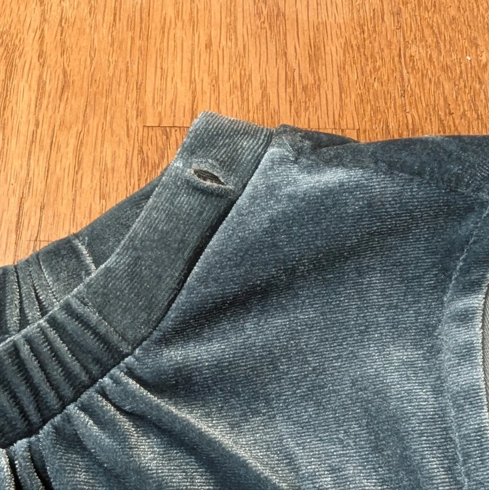 ✨ Ann Taylor XL Velvet Tank Top – Shimmering Blue Elegance ✨ - Picture 2 of 8